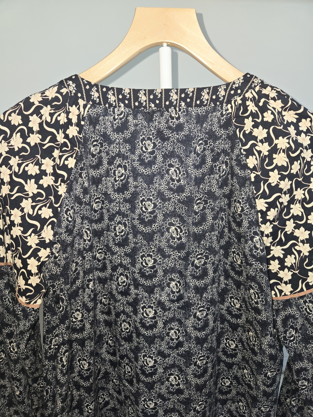 Tribal Navy and Cream Mixed-Print V-Neck Blouse Womens Size Small Petite - Picture 7 of 12